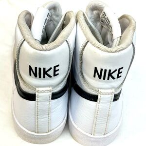 Vintage Nike White and Gray High-Top Sneakers youth sz 4